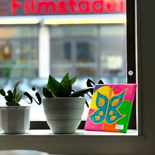 Ställ ut konst på café mosaic